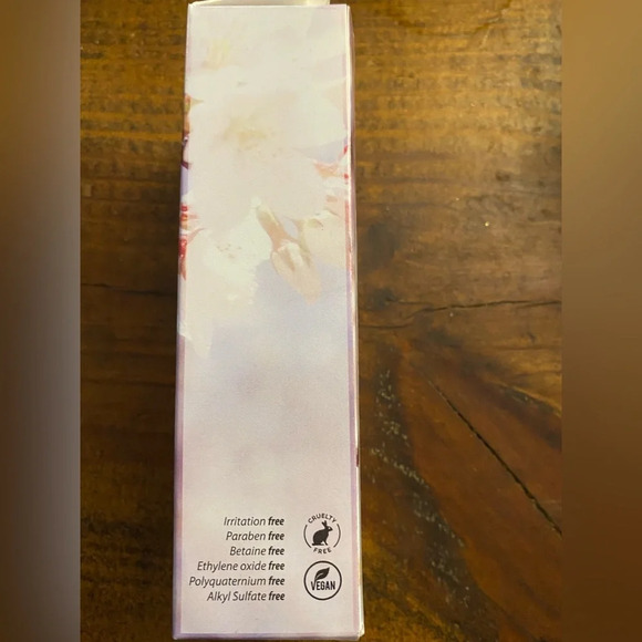 Eyelash Extension Shampoo - Lyon Lash Eyelid Foam - Picture 3 of 4